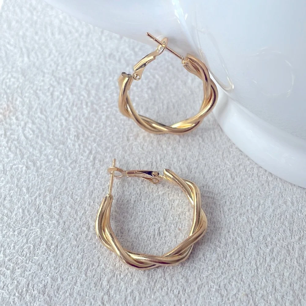 Small Twisted gold hoop earrings